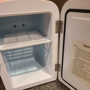 AstroAI Mini Fridge 4 Liter/6 Can...